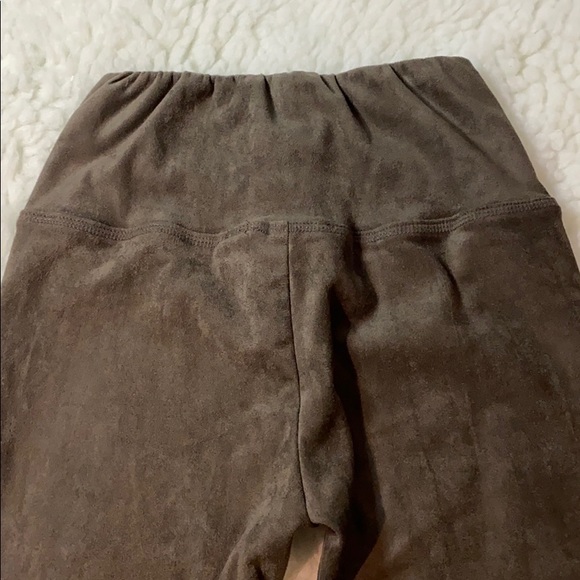 SEXY VELVET LEGGINGS - Picture 2 of 2